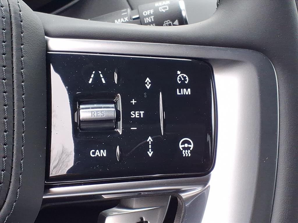 New 2026 Ostuni Pearl White Land Rover SE image 15