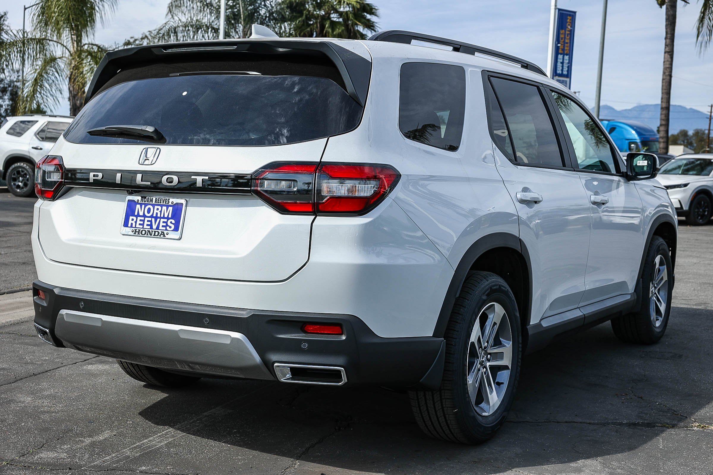 New 2026 Platinum White Pearl Honda EX-L 2WD image 6