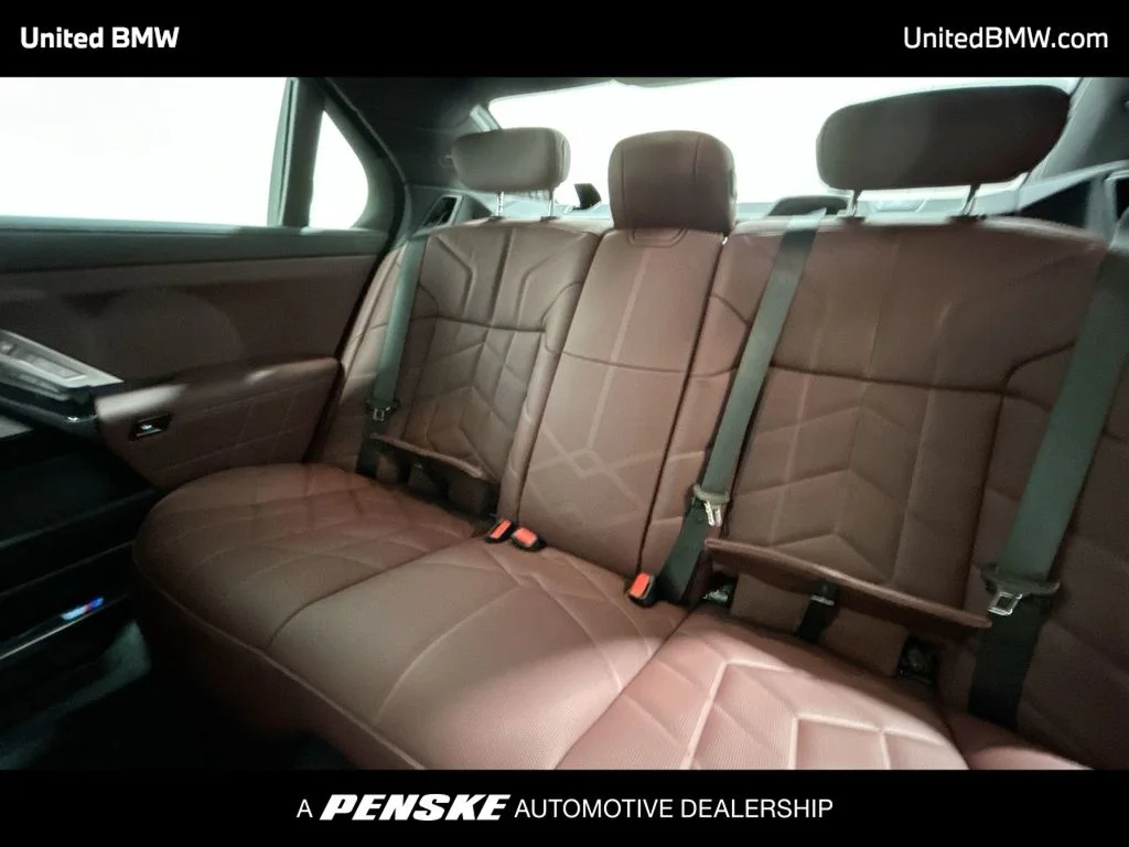 2025 BMW 7 Series 750e - Photo 21