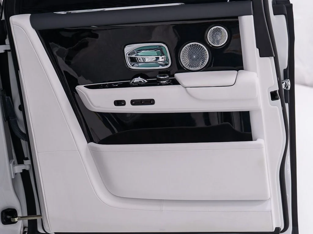 Certified Used 2023 Bespoke Crystal over Arctic White Rolls-Royce  image 23