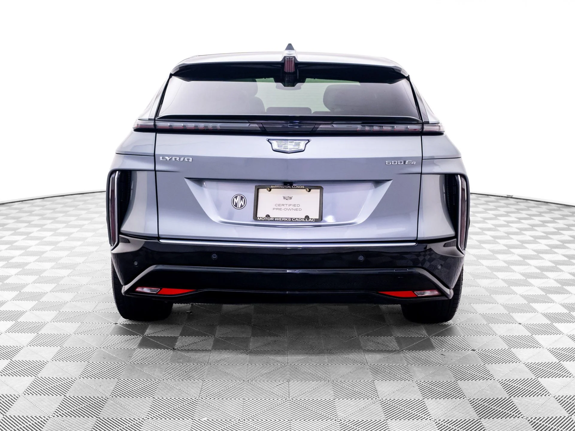 Used 2024 Silver Cadillac Luxury image 5