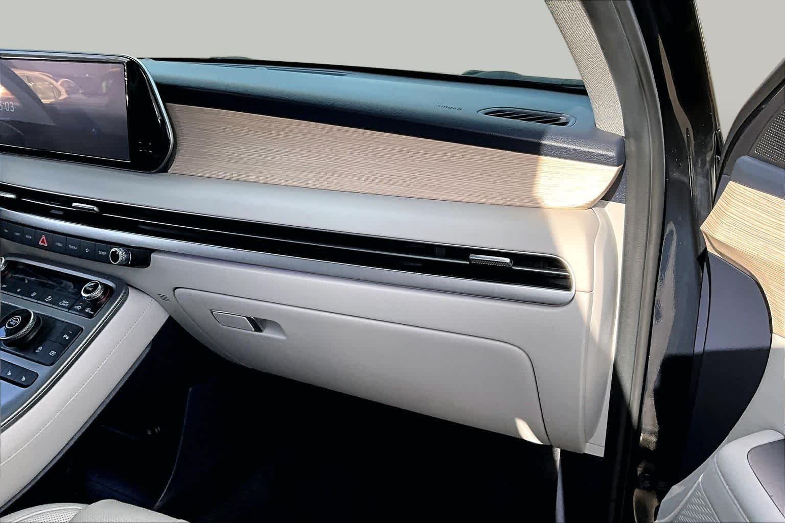 Used 2024 Moonlight Cloud Hyundai Limited image 18