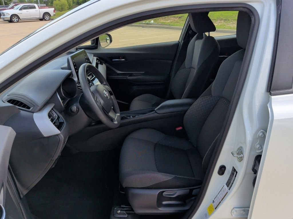 Used 2020 White Toyota LE image 12