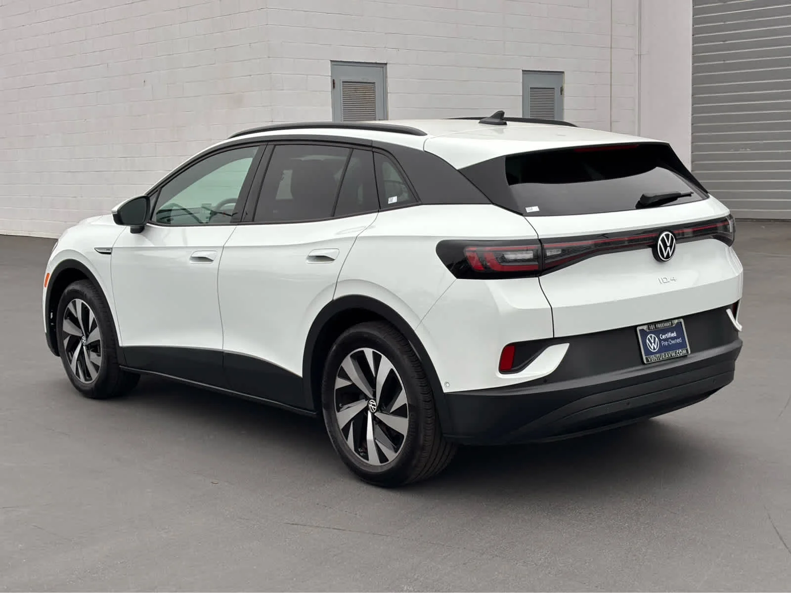Certified Used 2023 Pure White Volkswagen Pro image 5