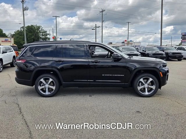 New 2026 Diamond Black Crystal Pearl-Coat Exterior Paint Jeep Limited image 16
