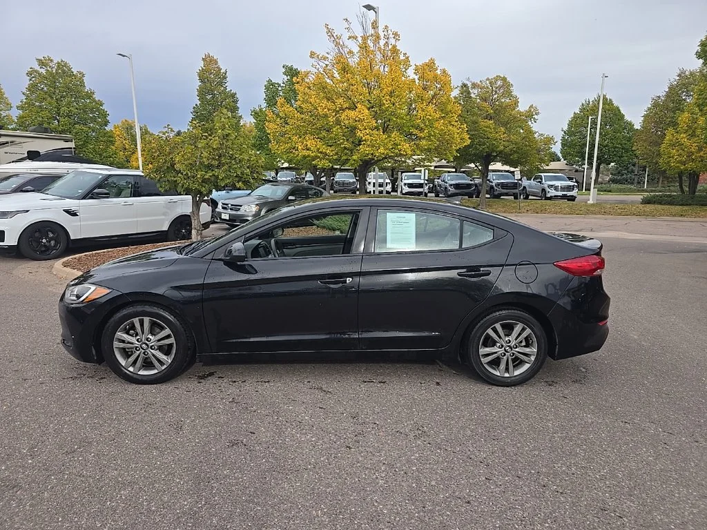 Used 2018 Phantom Black Hyundai SEL image 2