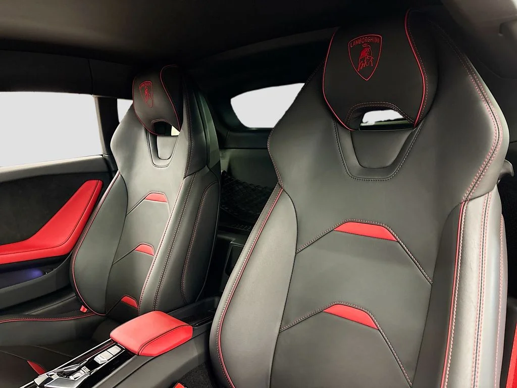 Used 2020 Red Lamborghini Base image 15
