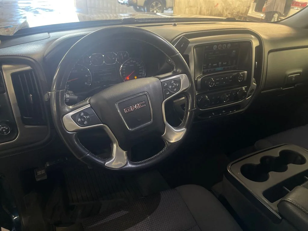 Used 2018 Blue GMC SLE image 17