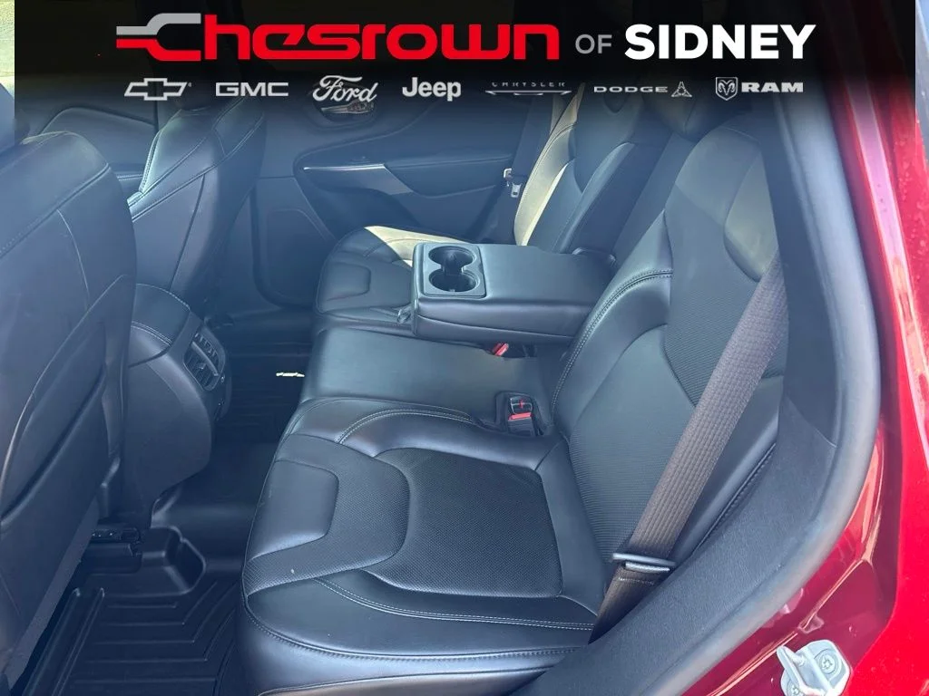 Used 2020 Red Jeep Latitude Plus image 28
