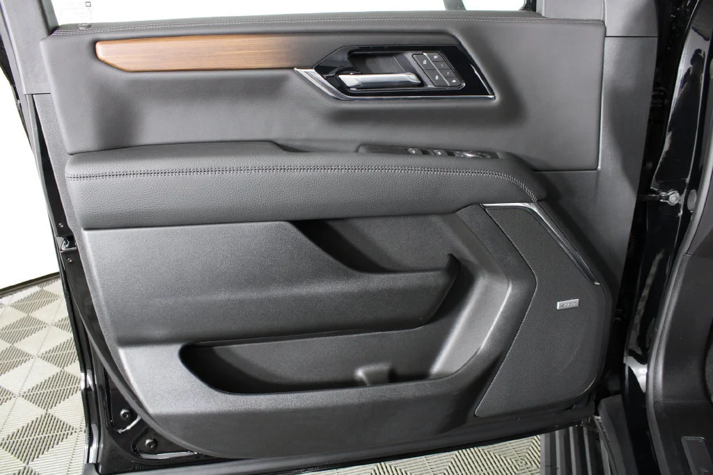 2026 GMC Yukon Denali - Photo 13