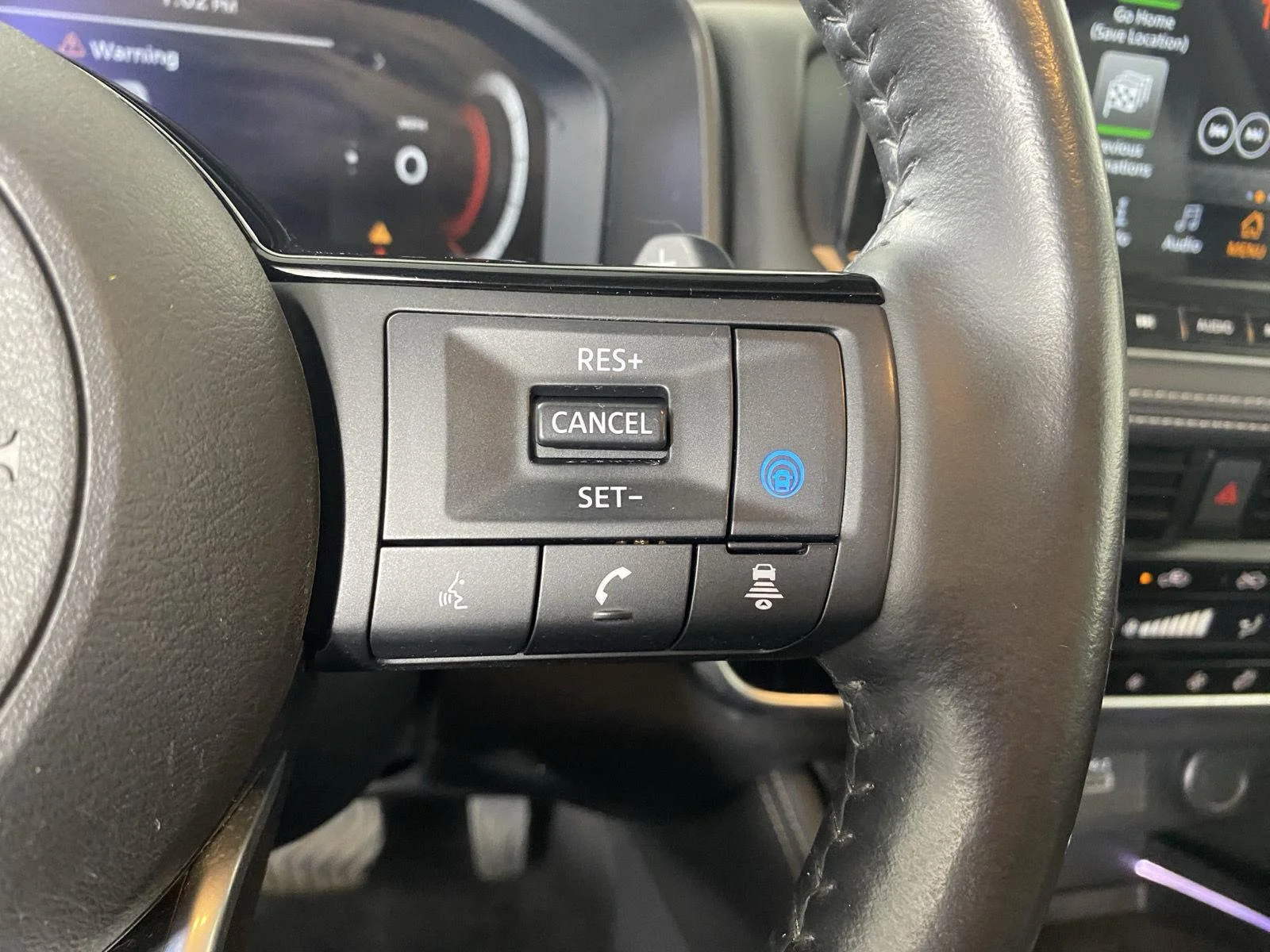 Used 2021 Champagne Silver Metallic Nissan Platinum image 17