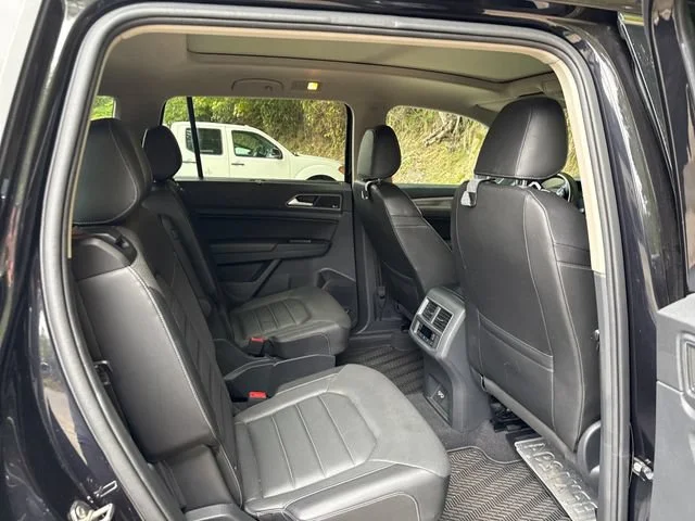 Used 2019 Deep Black Volkswagen SEL Premium image 10