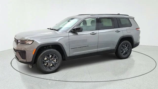 New 2027 Sting-Gray Clear-Coat Paint Jeep Laredo Altitude image 5