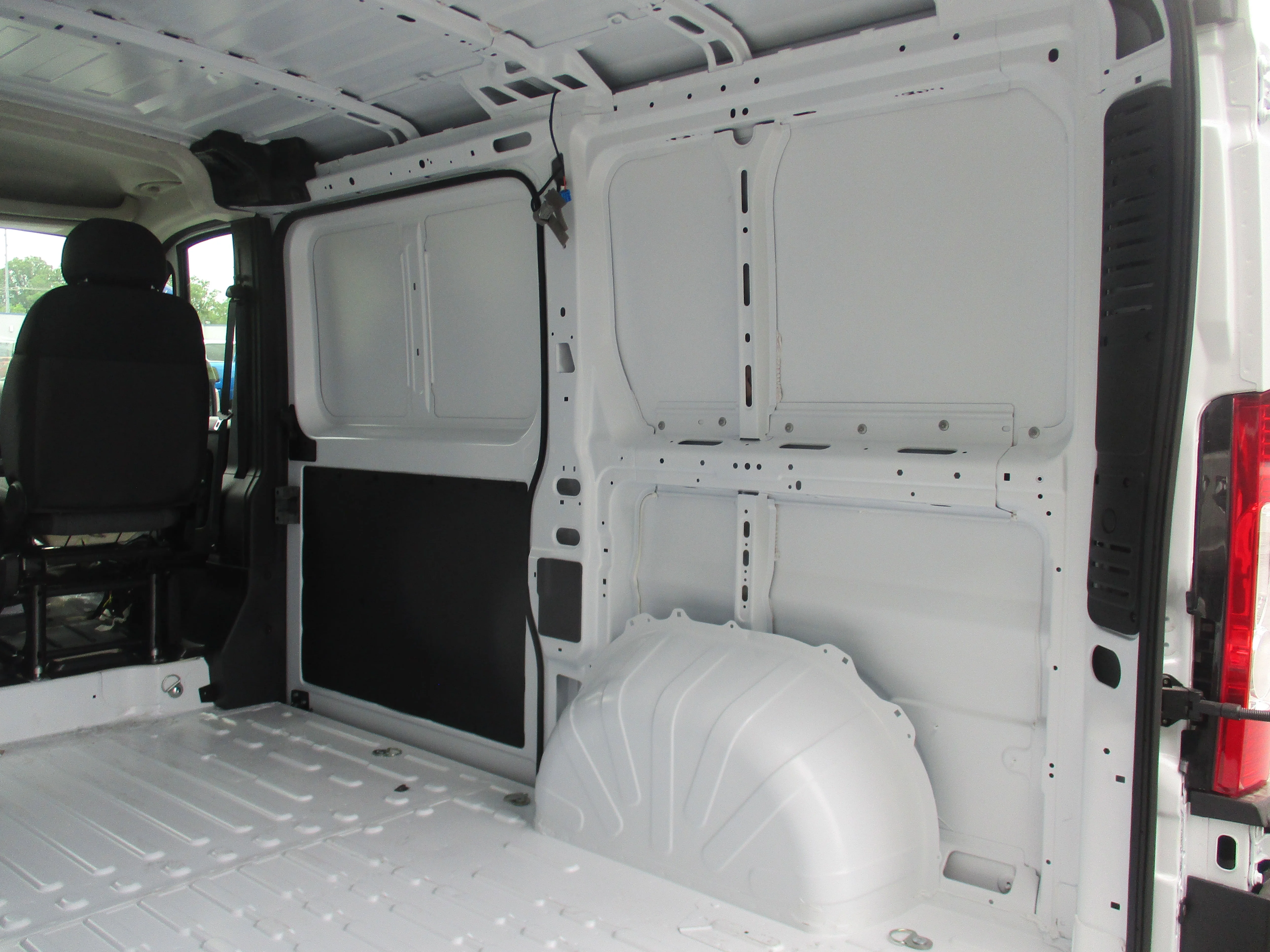 New 2026 Bright White Clear-Coat Exterior Paint RAM Tradesman image 32