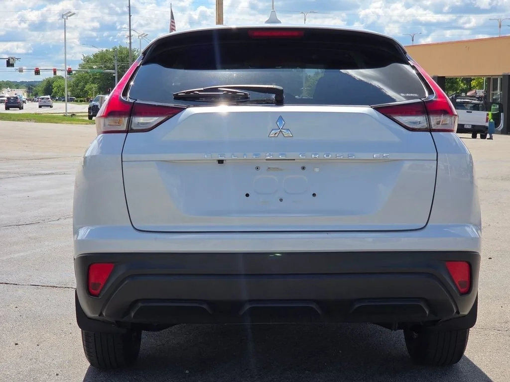 Used 2023 Diamond White Mitsubishi ES image 21