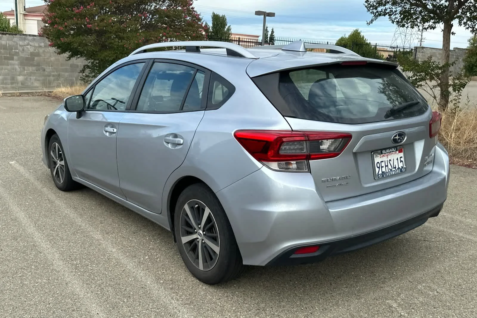 Used 2023 Ice Silver Metallic Subaru Premium image 4