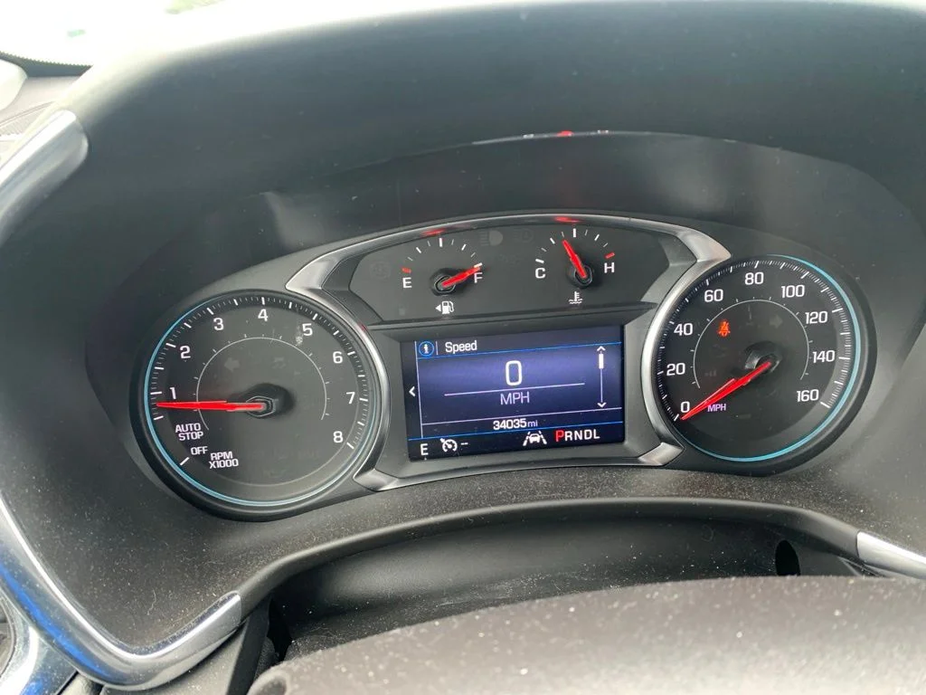 Used 2024 Summit White Chevrolet LT image 9
