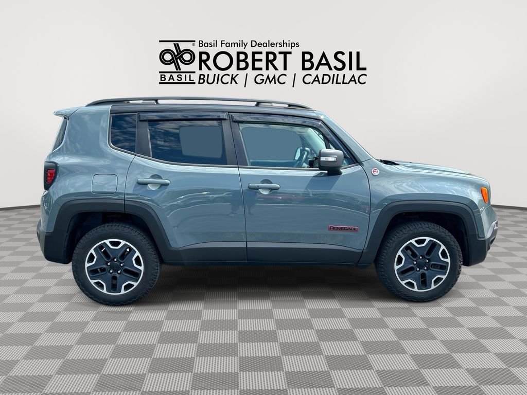 Used 2016 Gray Jeep Trailhawk image 9