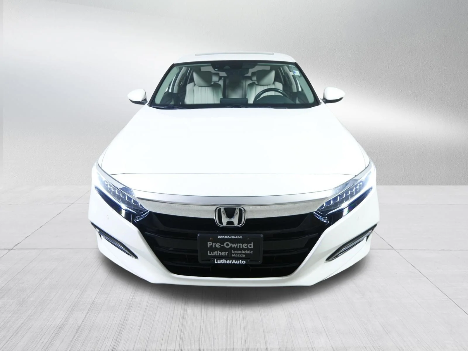 Used 2018 White Orchid Pearl Honda Touring image 2