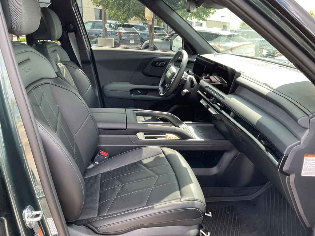 Used 2027 Black Jade Green Kia X-Line SX image 11
