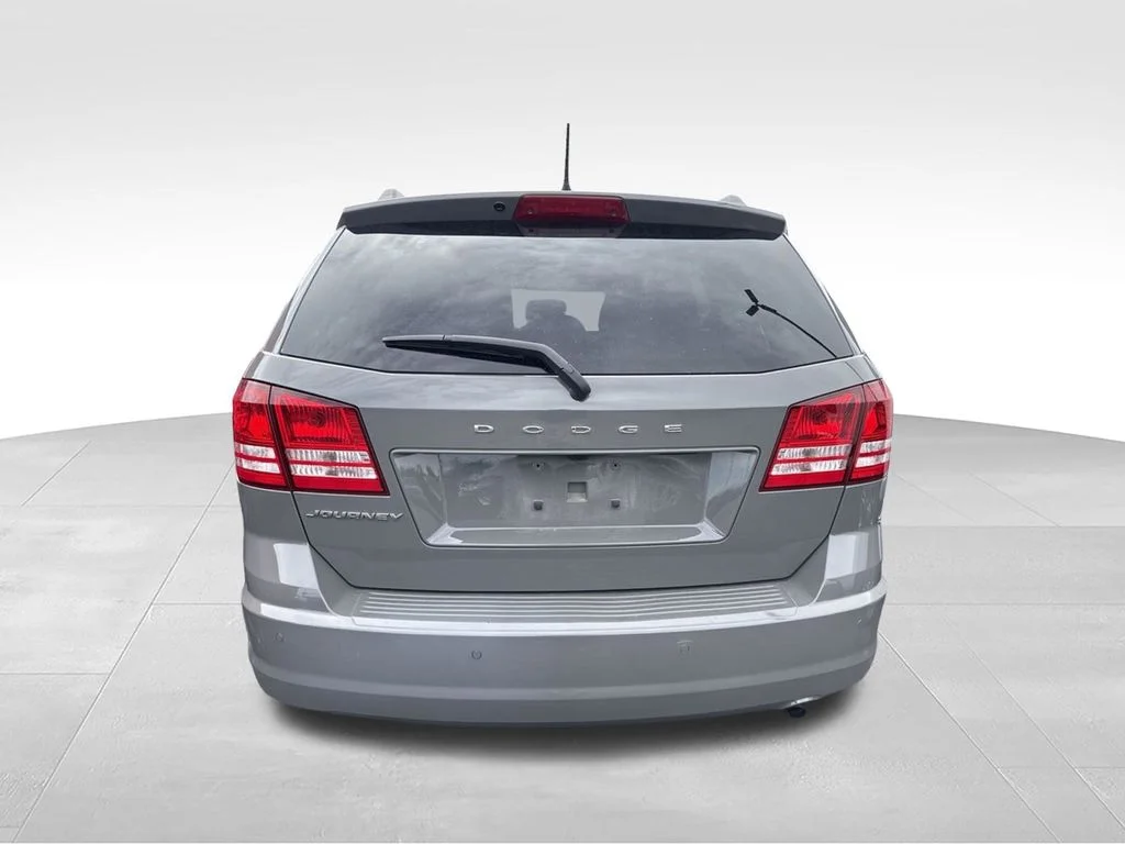 Used 2020 Gray Dodge SE image 3