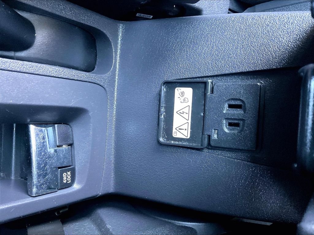 Used 2014 White Jeep Latitude image 24
