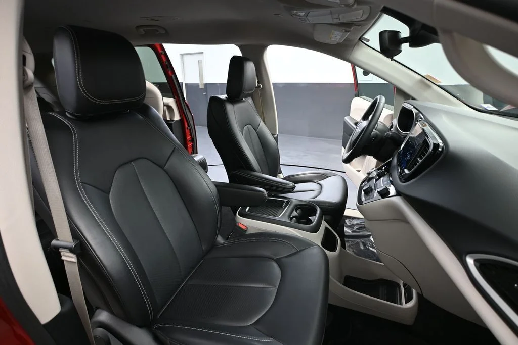 Used 2024 Red Chrysler Touring L image 47