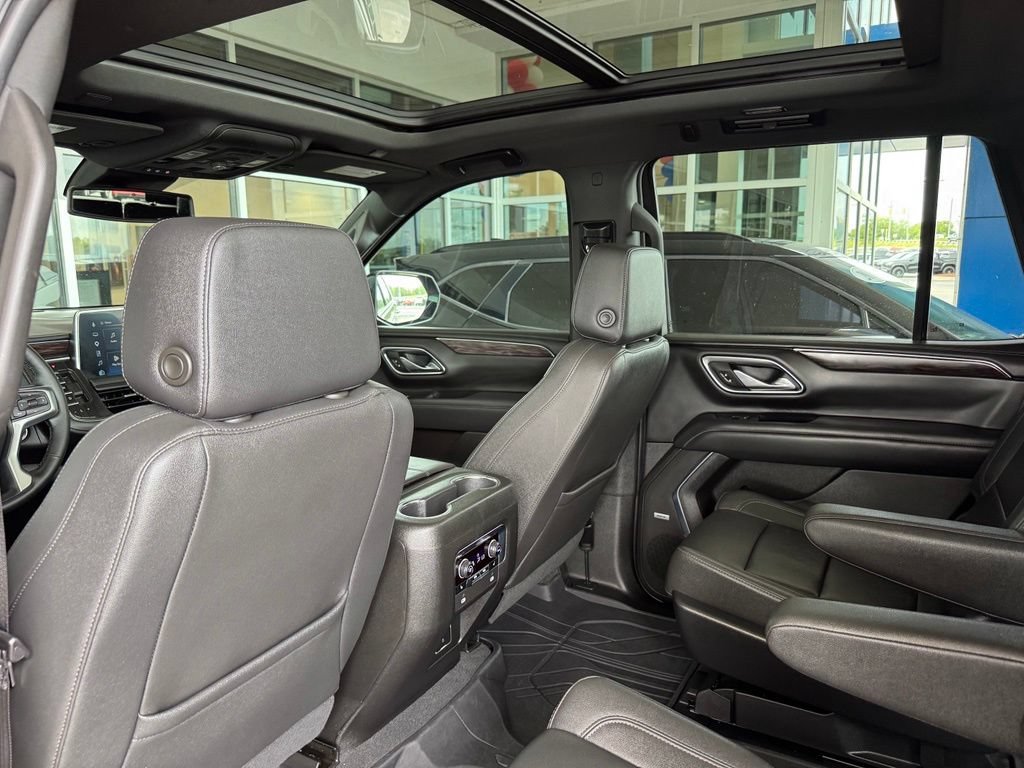 Used 2023 Black Chevrolet Z71 image 25