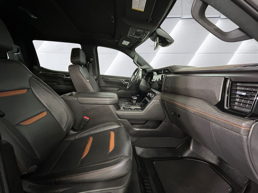 Used 2023 White GMC AT4 image 13