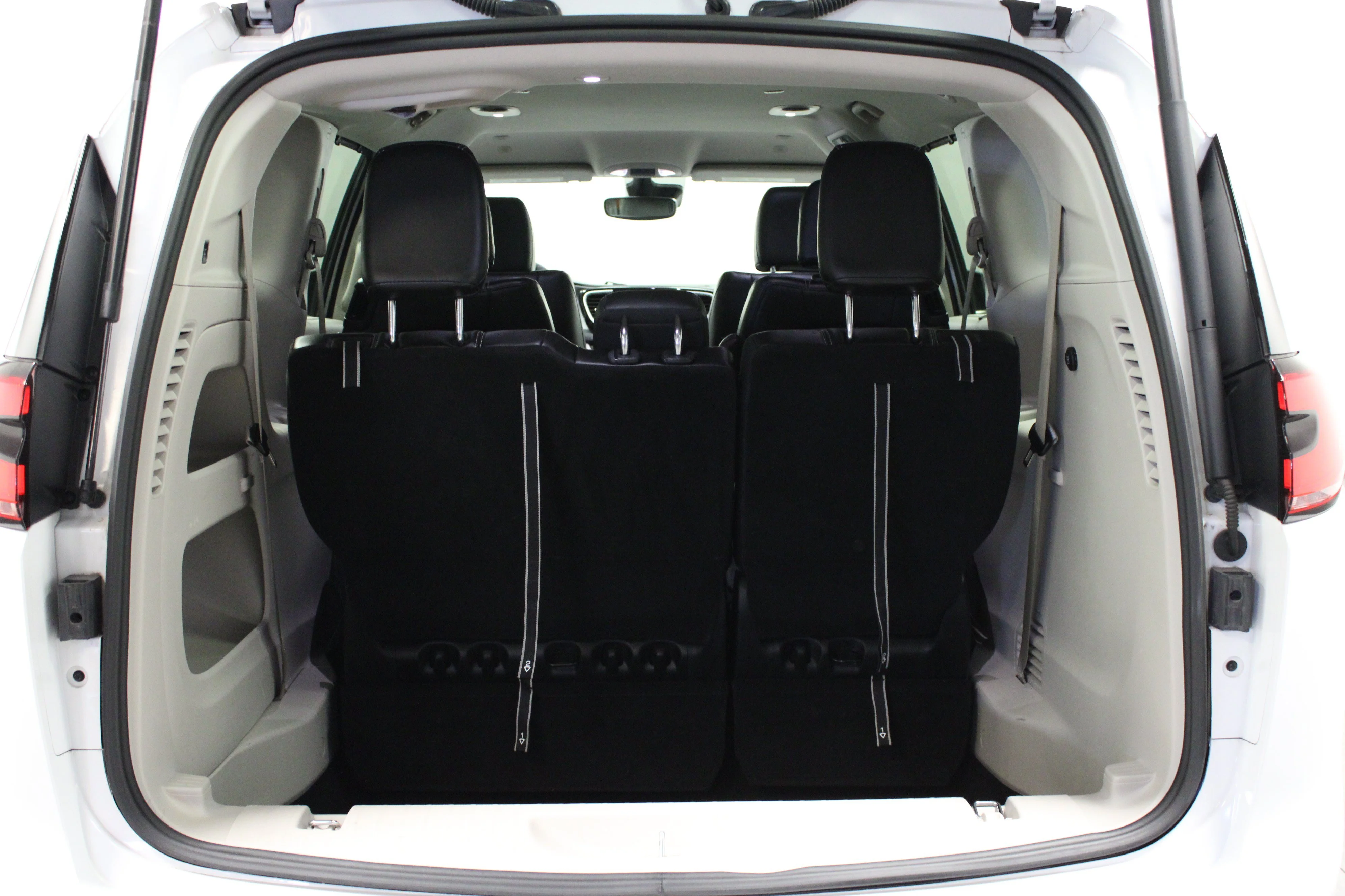 Used 2024 Bright White Clearcoat Chrysler Touring L image 15