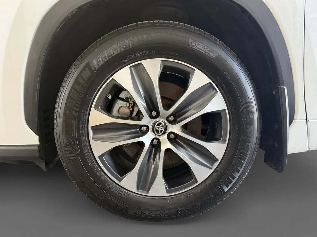 Used 2023 Beige Toyota XLE image 14