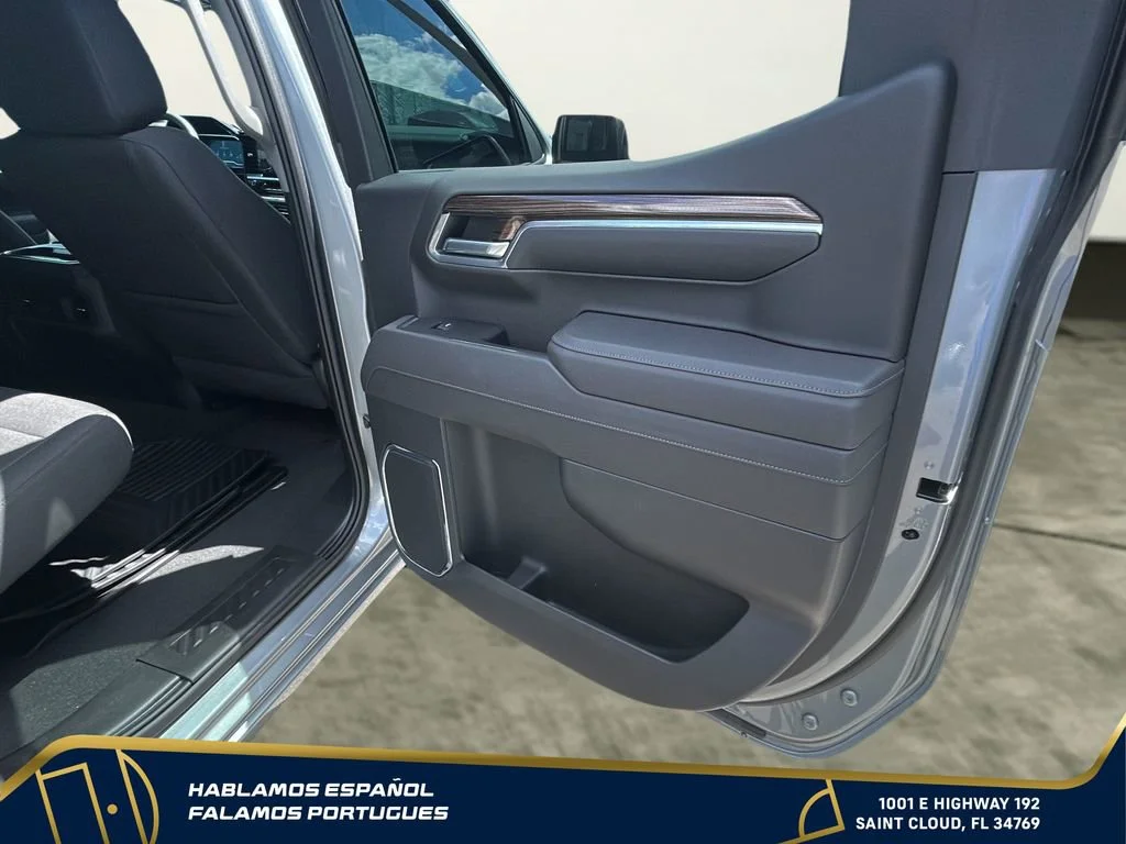 Used 2025 Sterling Gray Metallic Chevrolet RST image 31