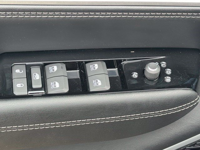 New 2026 High Gloss Black Exterior Paint Jeep Limited Reserve image 11
