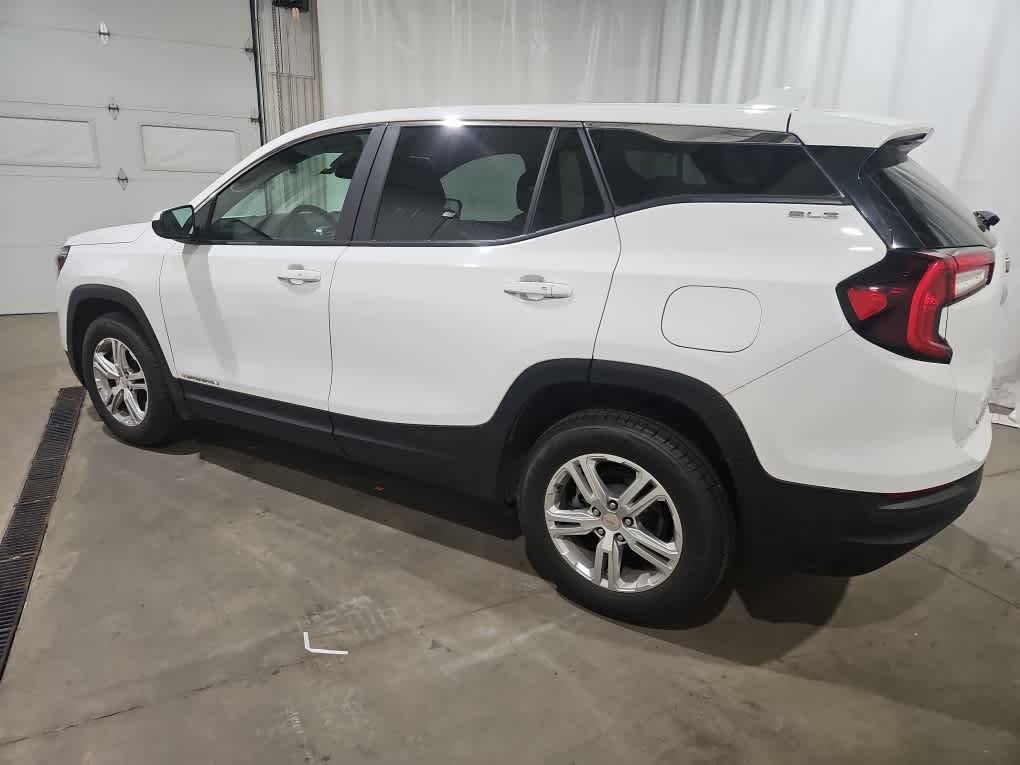 Used 2024 Summit White GMC SLE image 3