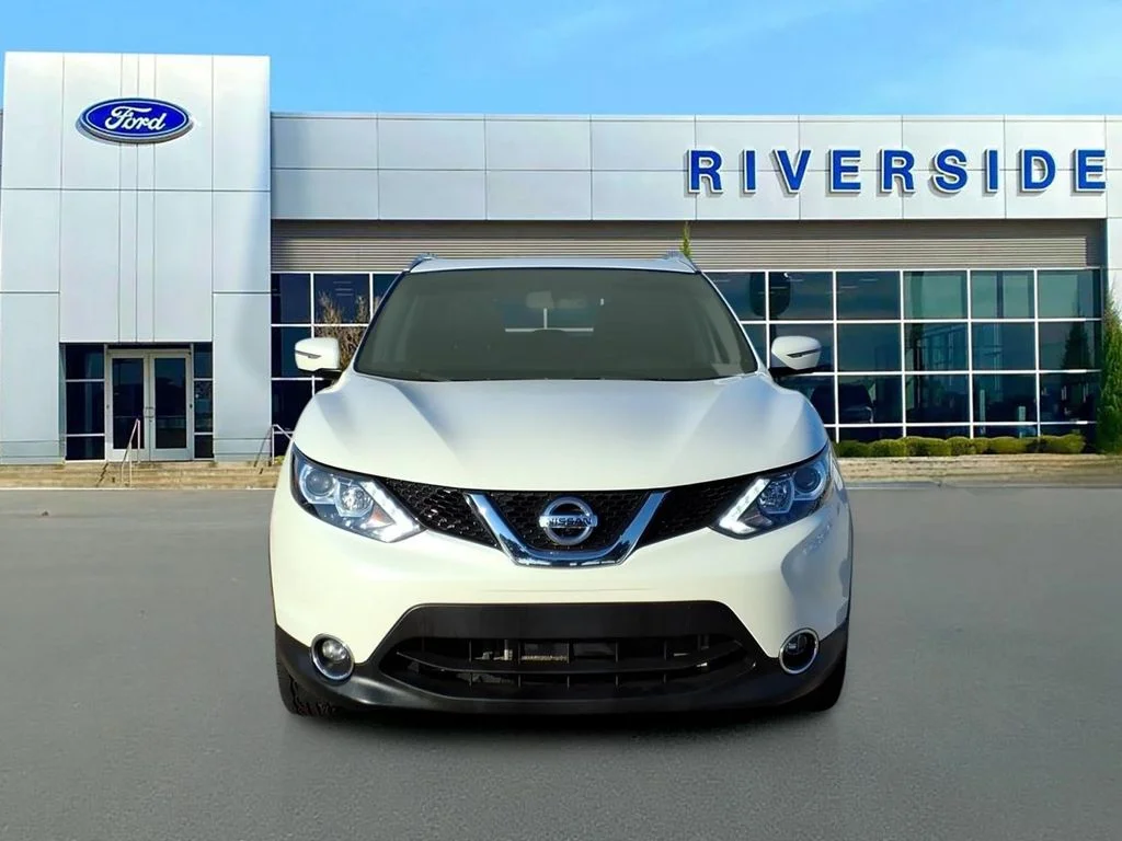 Used 2017 White Nissan SL image 2