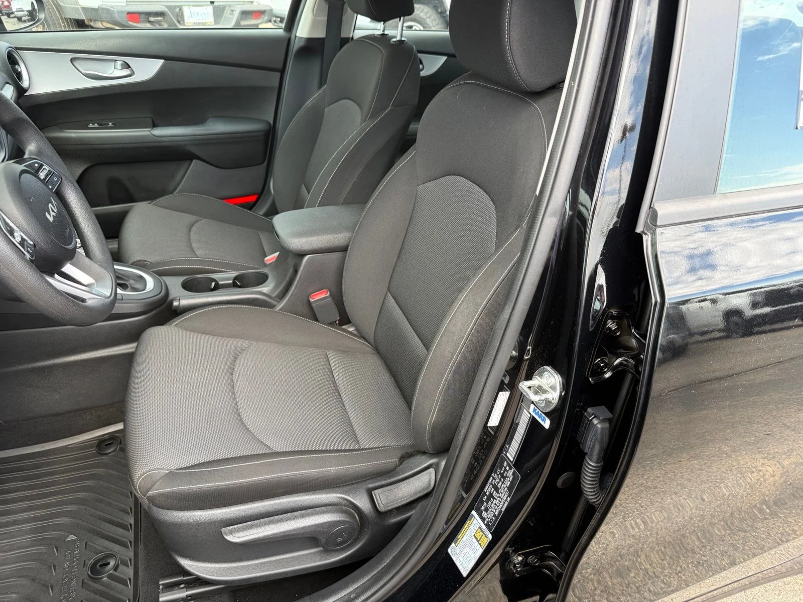 2023 Kia Forte LXS - Photo 29