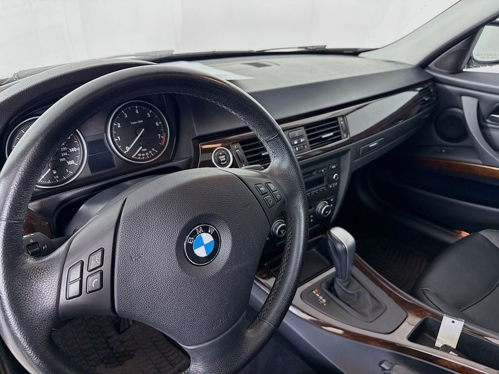 Used 2011 Red BMW 328i xDrive image 4