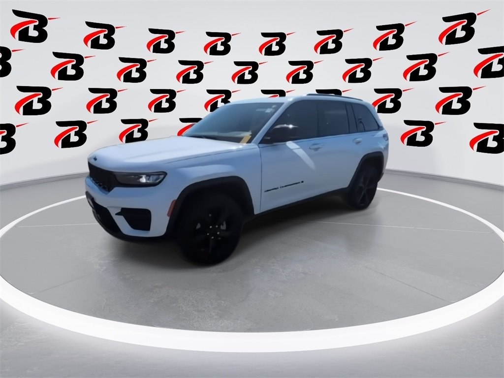 2023 Jeep Grand Cherokee Altitude photo 3