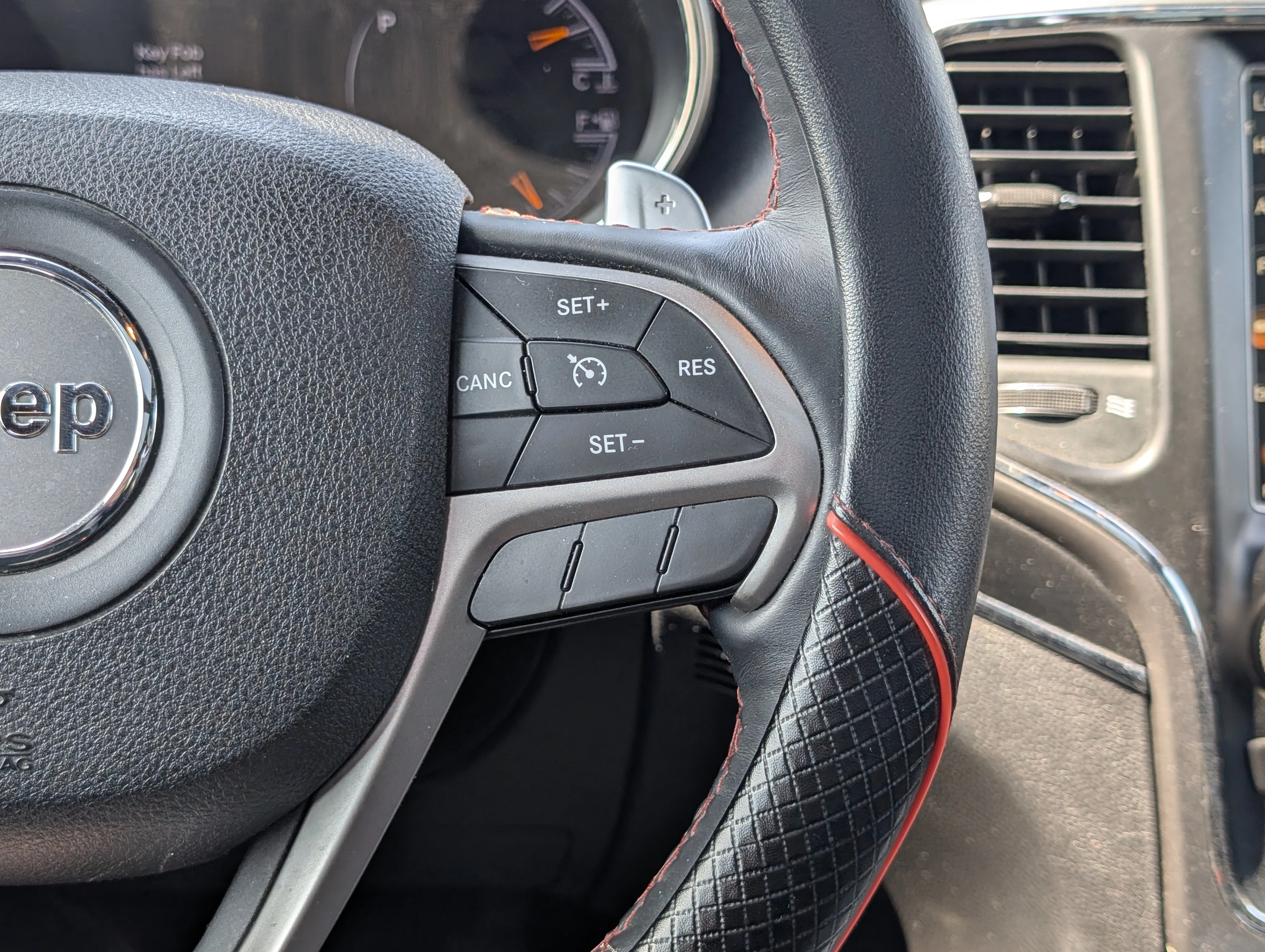 Used 2017 Billet Metallic Jeep Trailhawk image 27
