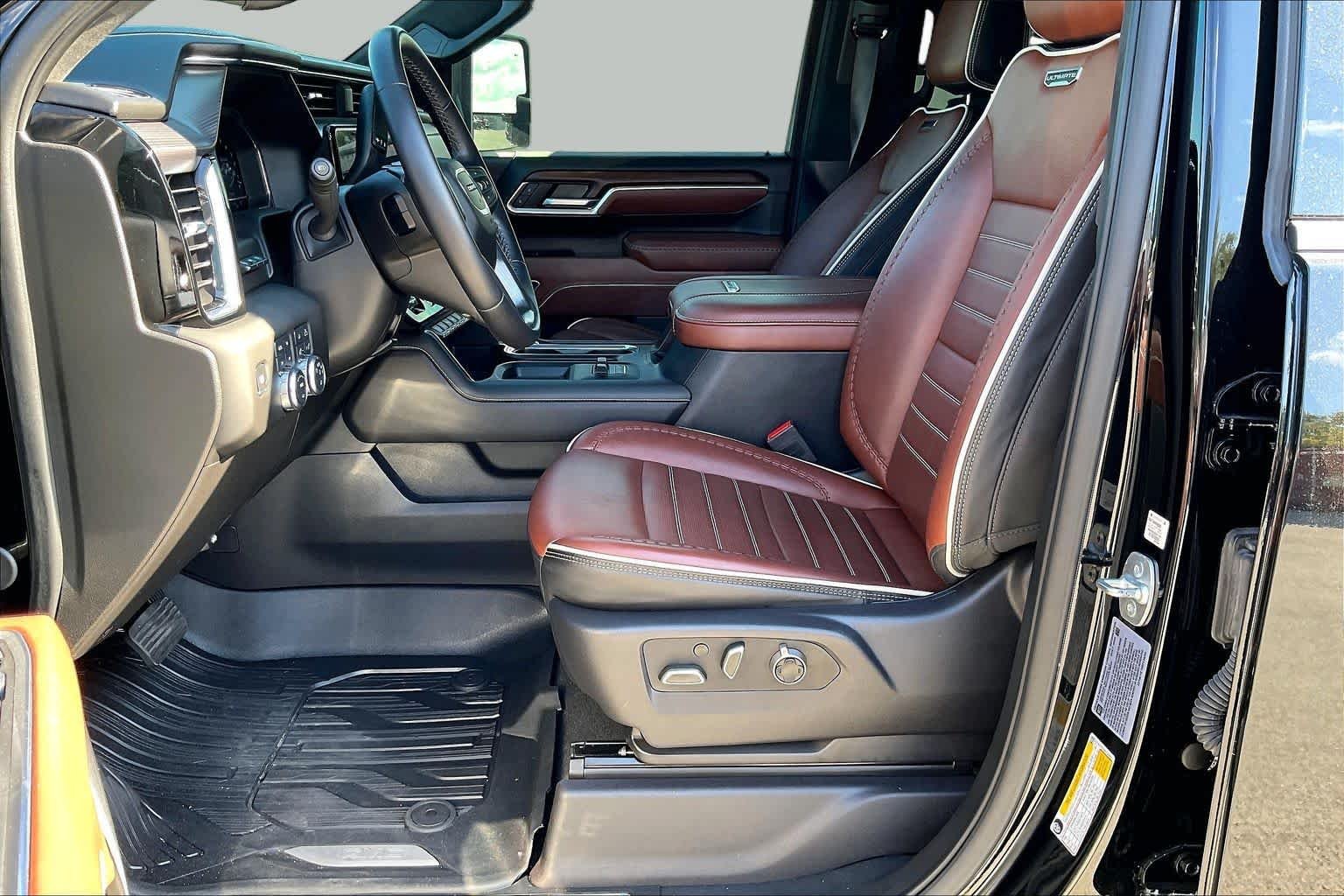 Used 2025 Onyx Black GMC Denali Ultimate image 8