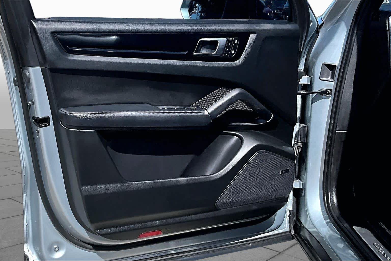 Used 2023  Porsche  image 26