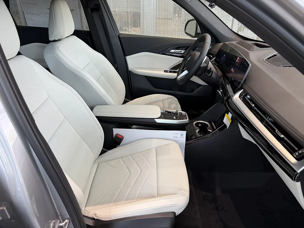 New 2027 Space Silver Metallic BMW xDrive28i image 14