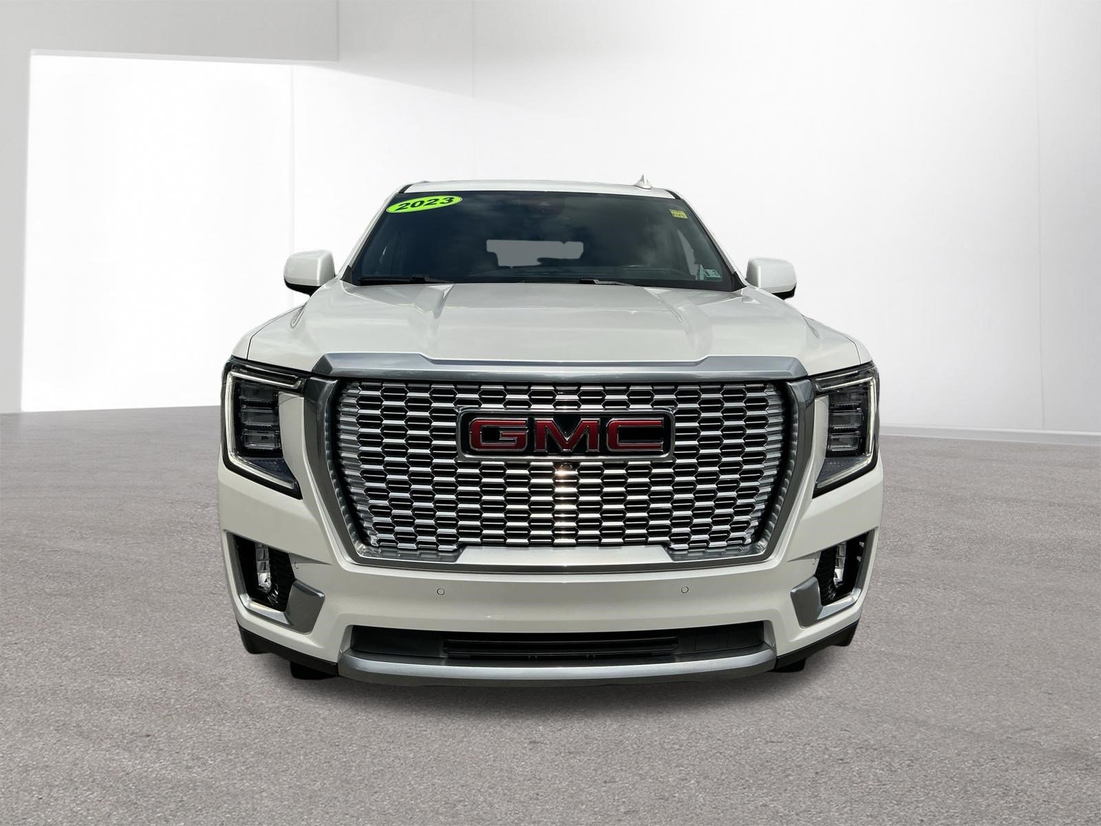 Used 2023 White Frost Tricoat GMC Denali image 11