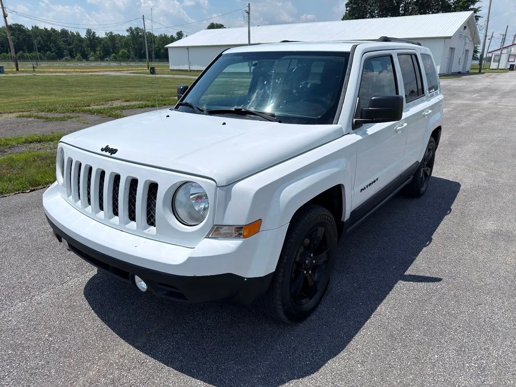 Used 2015 White Jeep Sport image 13