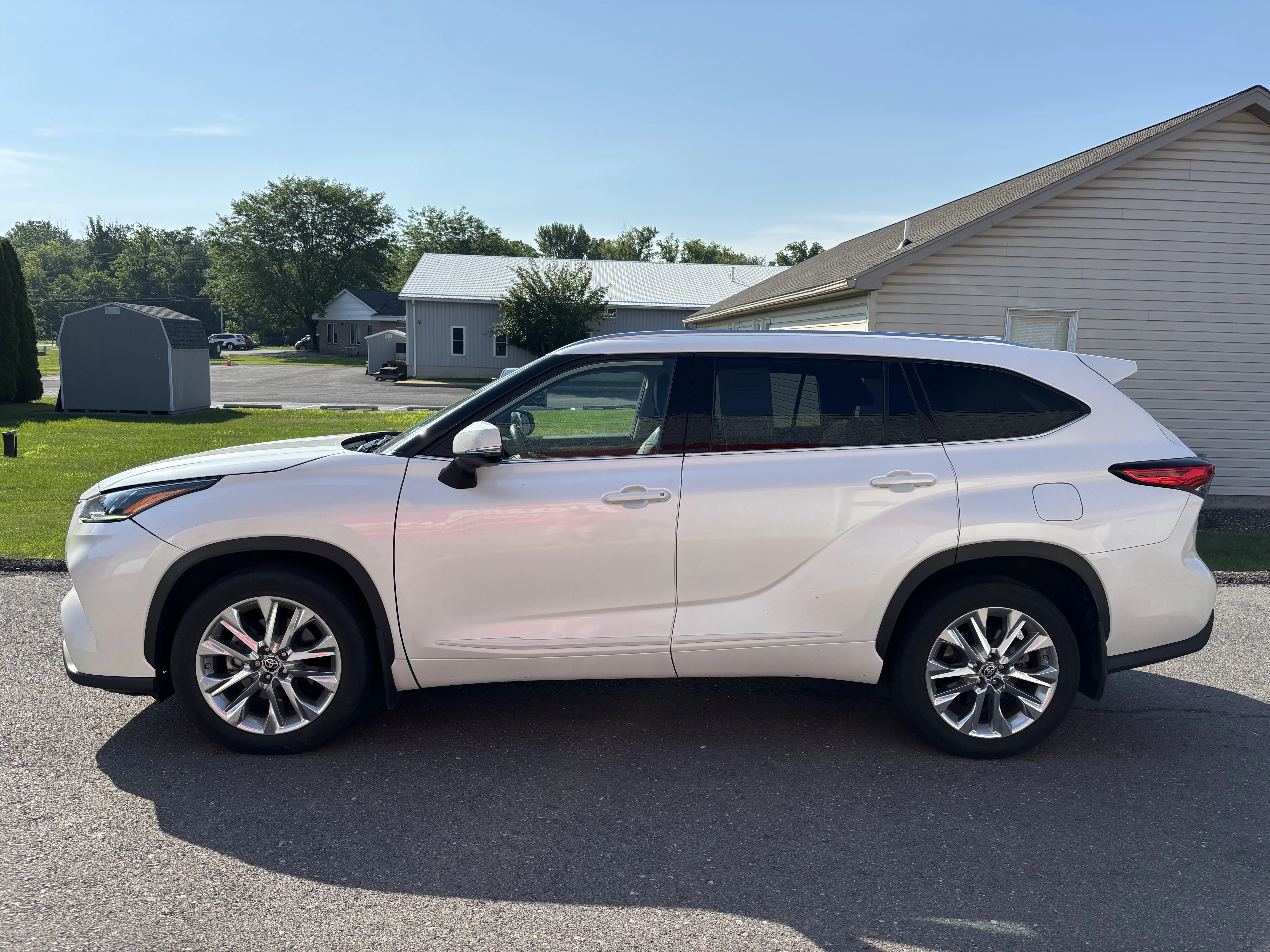 Used 2020 Blizzard Pearl Toyota Limited image 6
