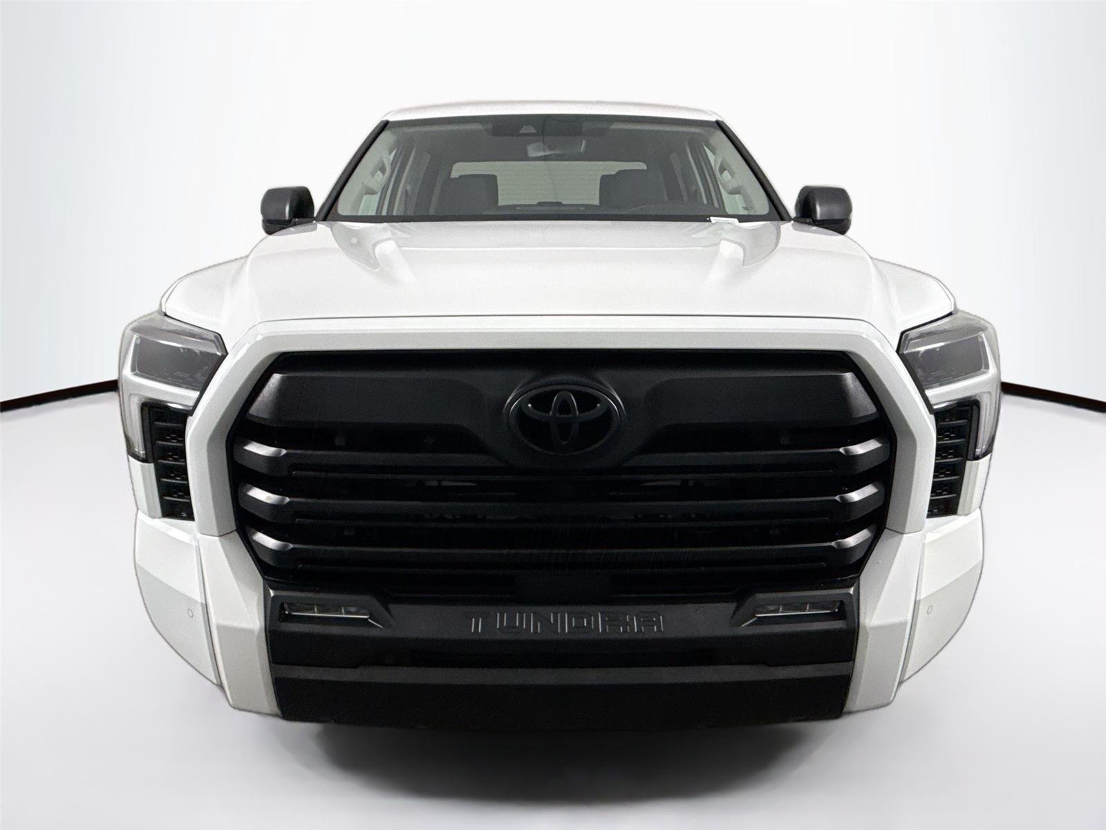 Used 2023 Ice Cap Toyota SR5 image 8