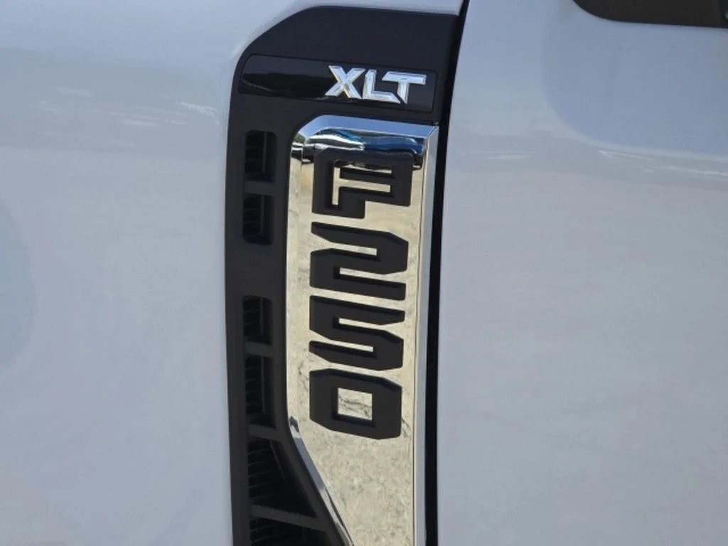New 2026 Oxford White Ford F-250® XLT image 7