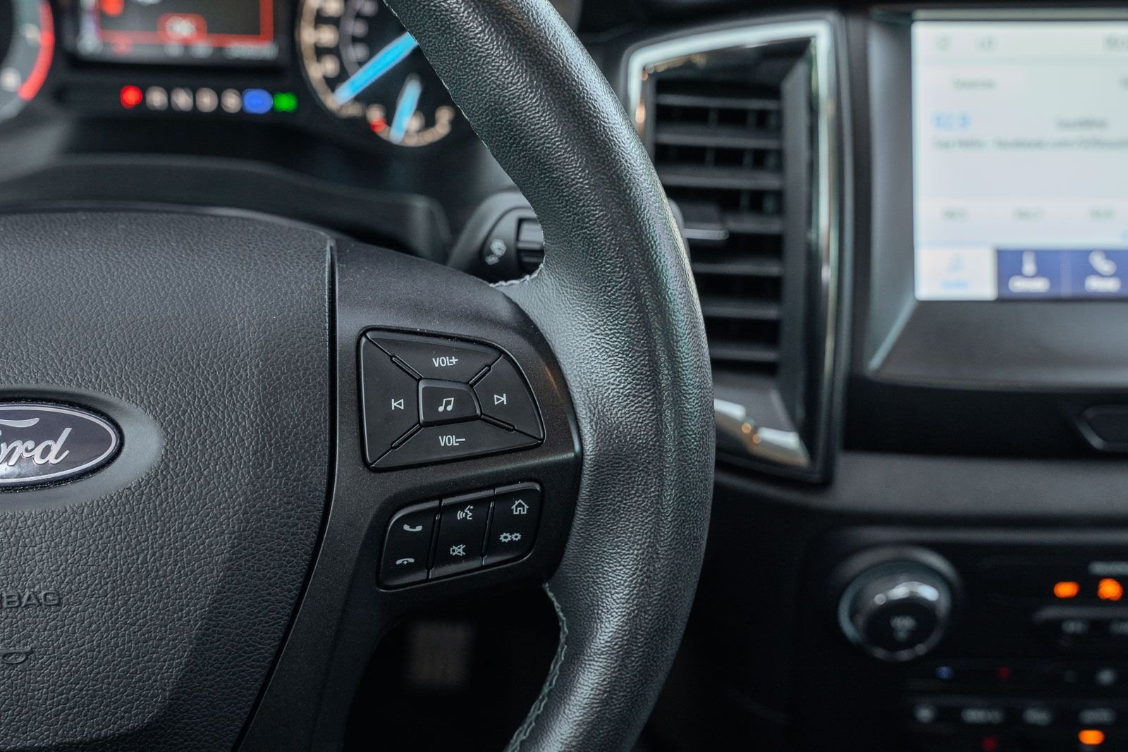 Used 2023 Green Ford Lariat image 33