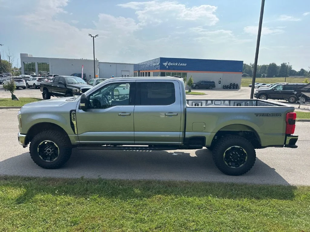 New 2027 Silver Ford XLT image 8