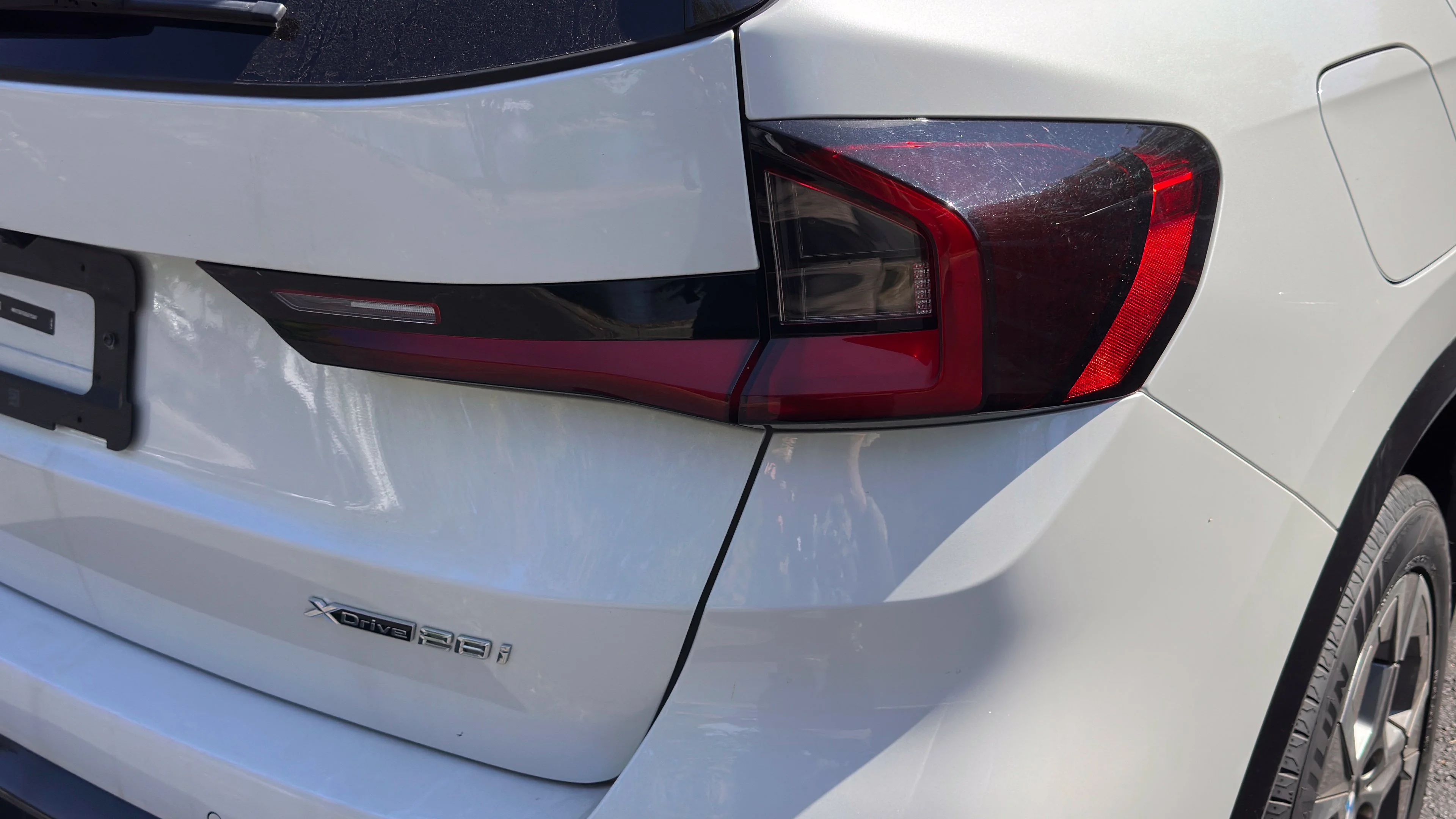 Used 2025 Mineral White Metallic BMW xDrive28i image 7